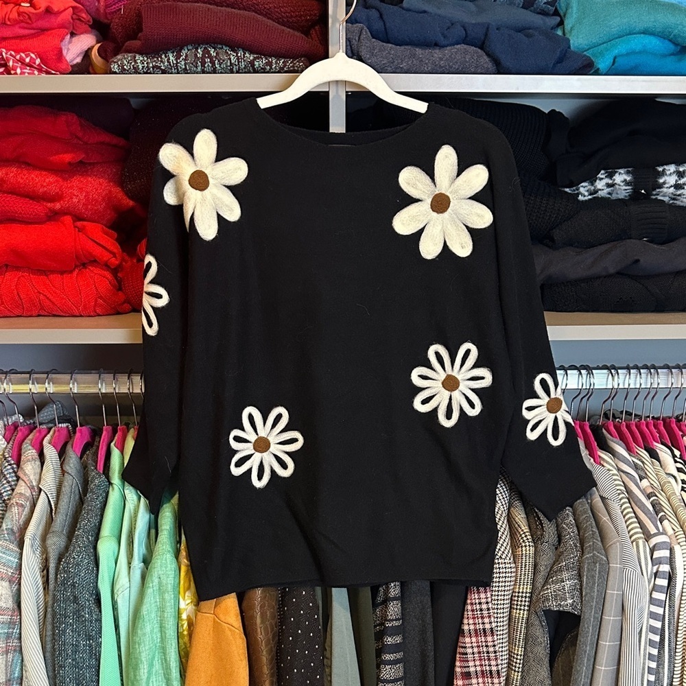 Aaeda black/white floral 3/4 dolman sleeve sweater size S